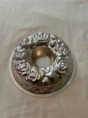 Vintage Rose Yellow Mold Pattern Bundt Pan - Copper